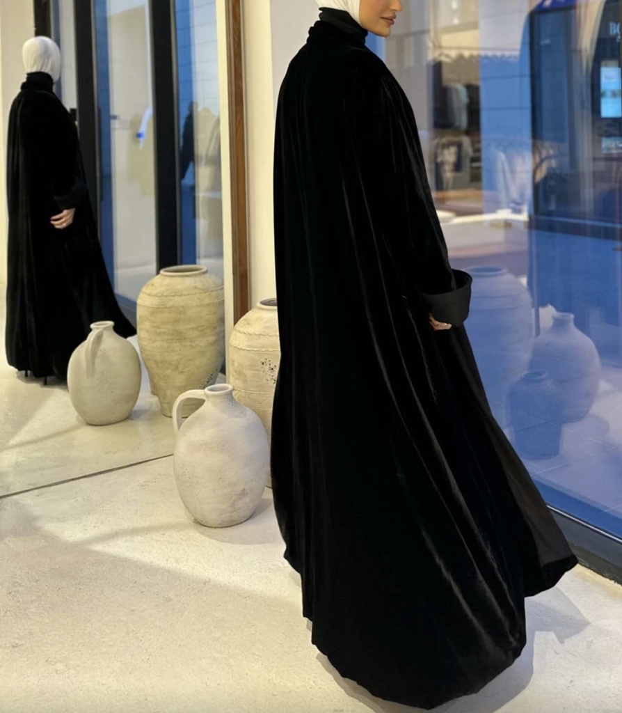 BLACK in BLACK VELVET BISHT