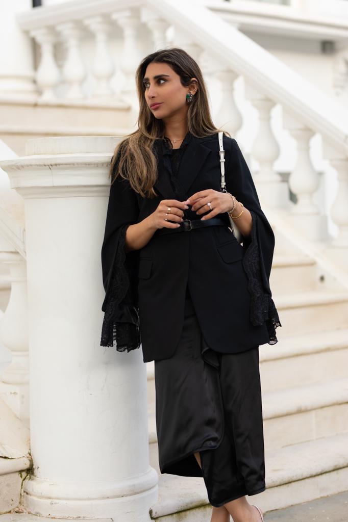 BLACK LACE BLAZER