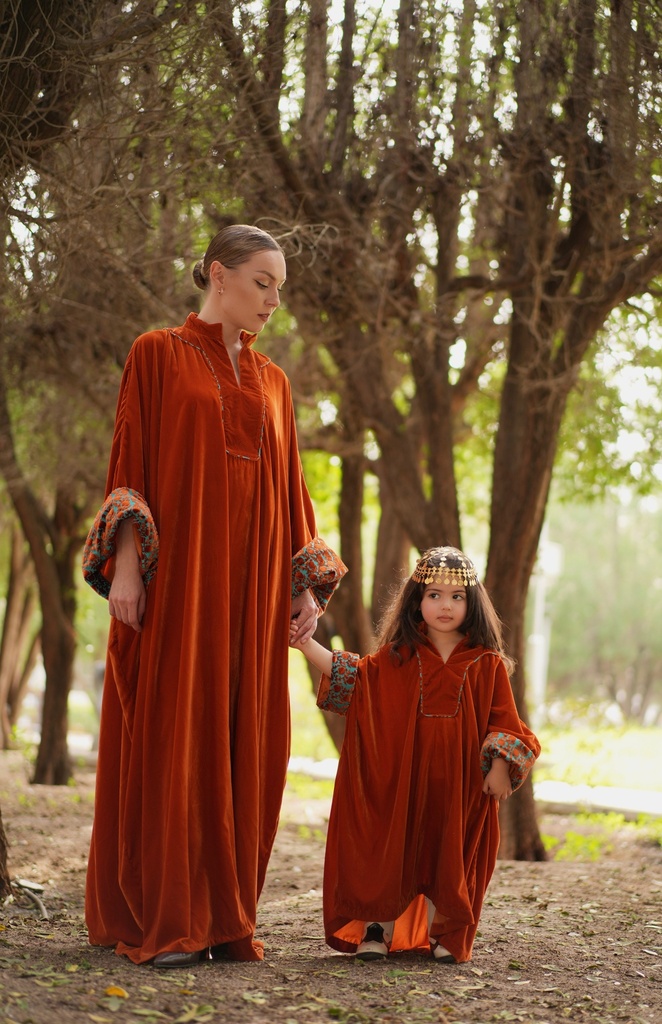R26-M41-GIRL ORANGE KAFTAN