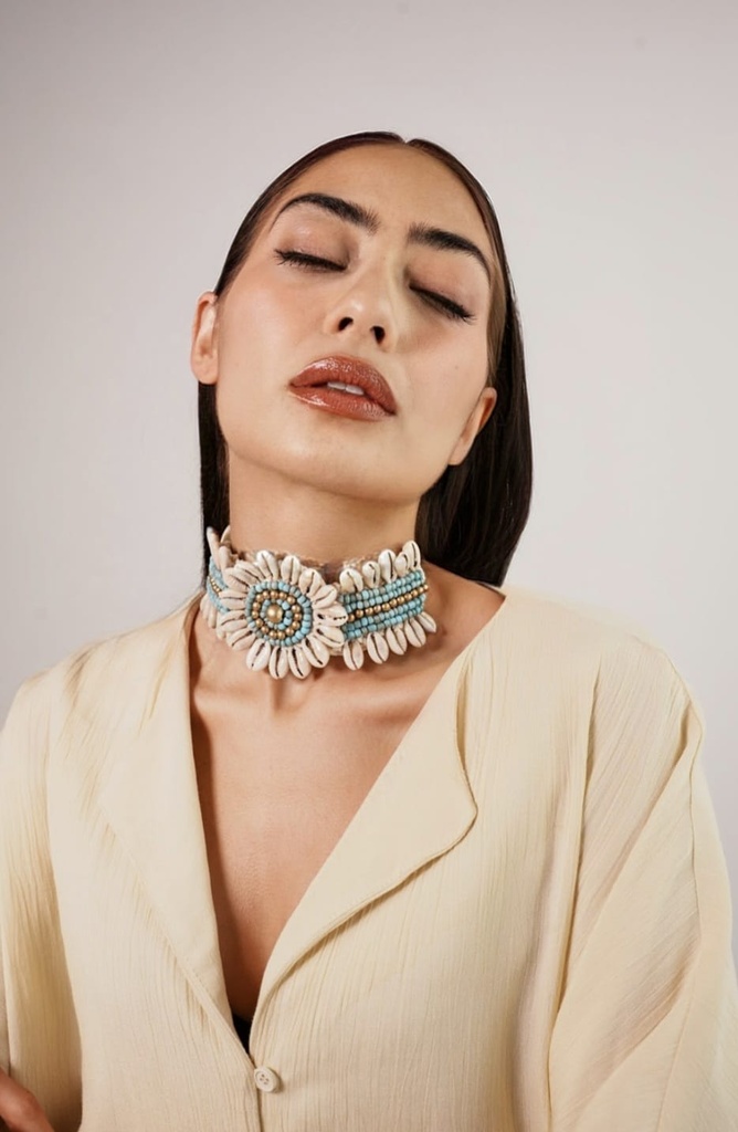 SUNFLOWER SHELL CHOKER (BLUE)