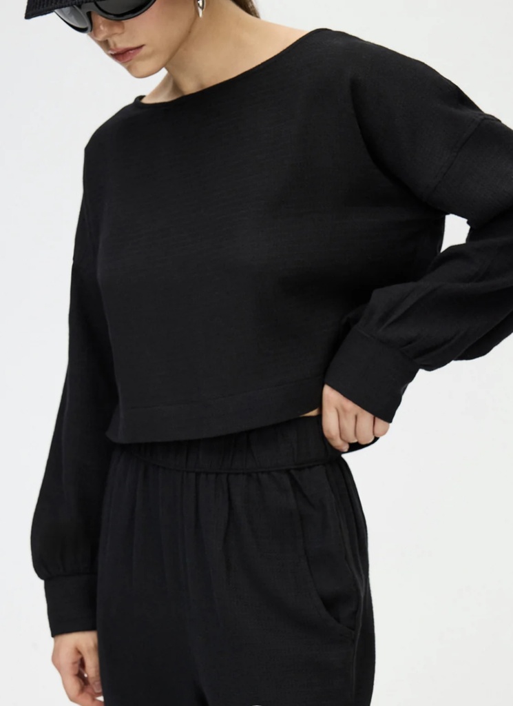 TU-BLACK CROP BLOUSE